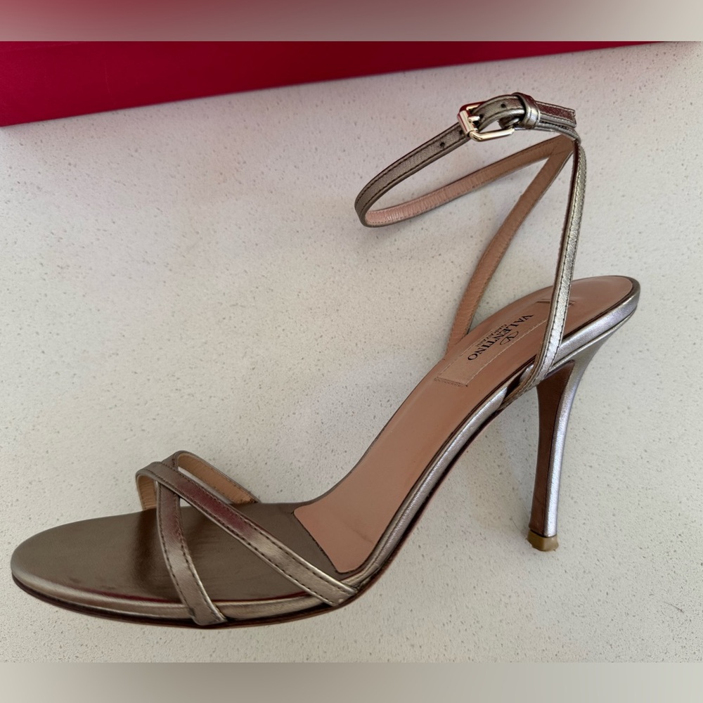 Valentino Garavani champagne gold leather strappy heels size 36.5
